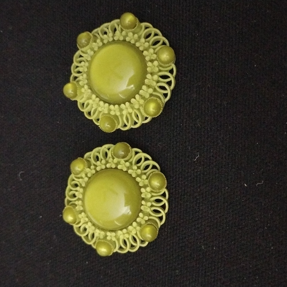 Vintage Lime Green Moonglow Lucite Clip On Earrings